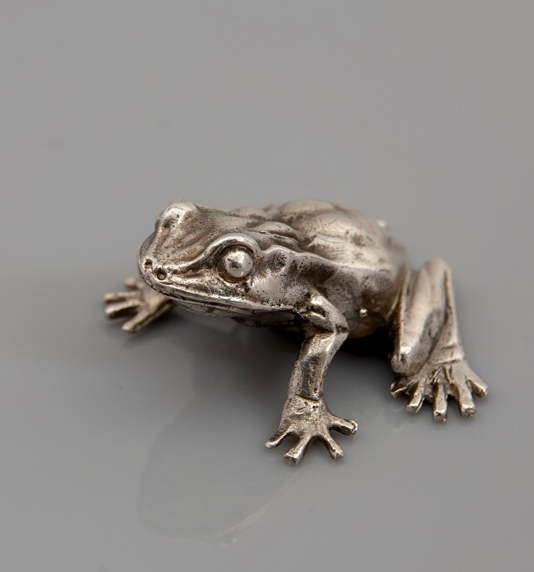 Null Frosch in , Silber 925 MM, Abmessungen 4 x 5 cm, Minerva-Stempel, Gewicht: &hellip;