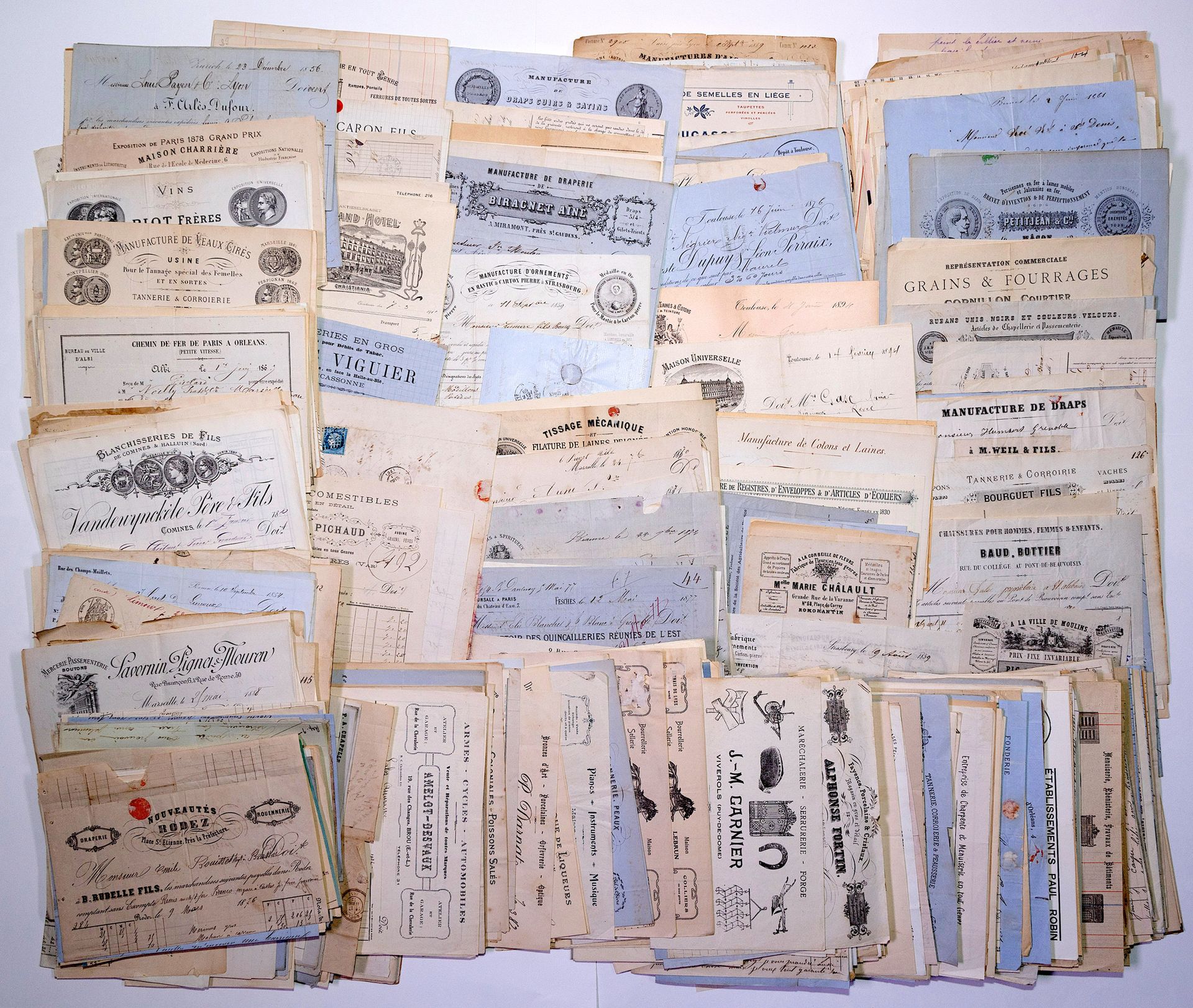 Null 法国的法案。商业。收集了750多张法国的票据，第十九、二十世纪，许多部门，除了
巴黎，一些有取消和邮票。几乎都不同。