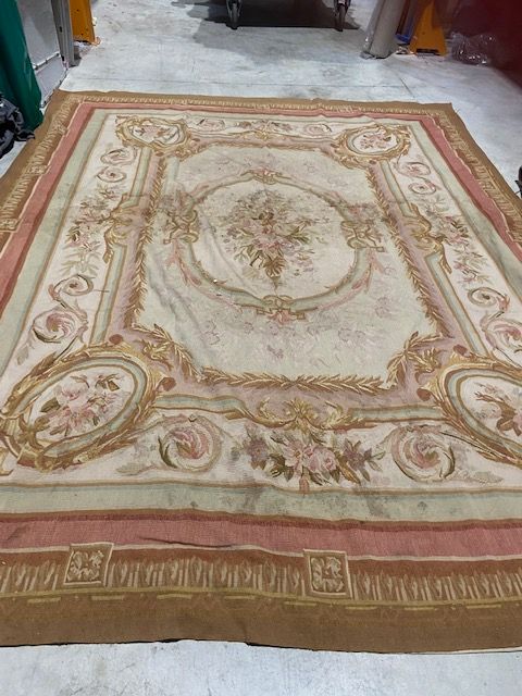 Null 奥布松地毯 19世纪，拿破仑三世。 
挂毯技术

尺寸：300 x 230 cm
