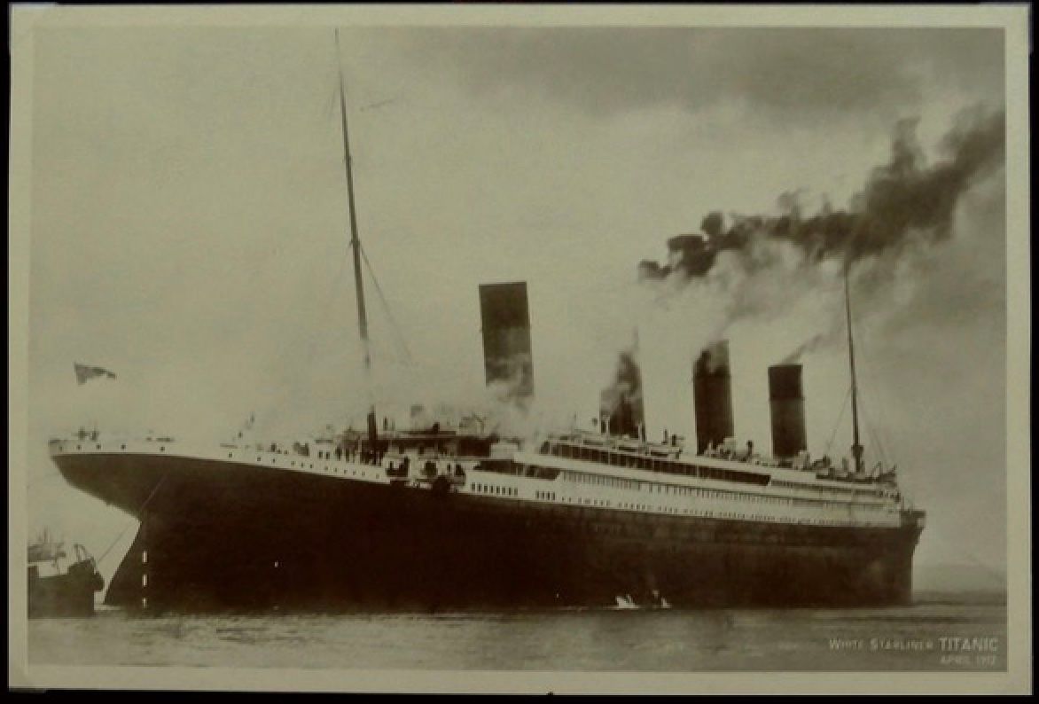 Null Fotopostkarte der "White Starliner TITANIC" im April 1912 - 15,2 x 22,6 cm.&hellip;