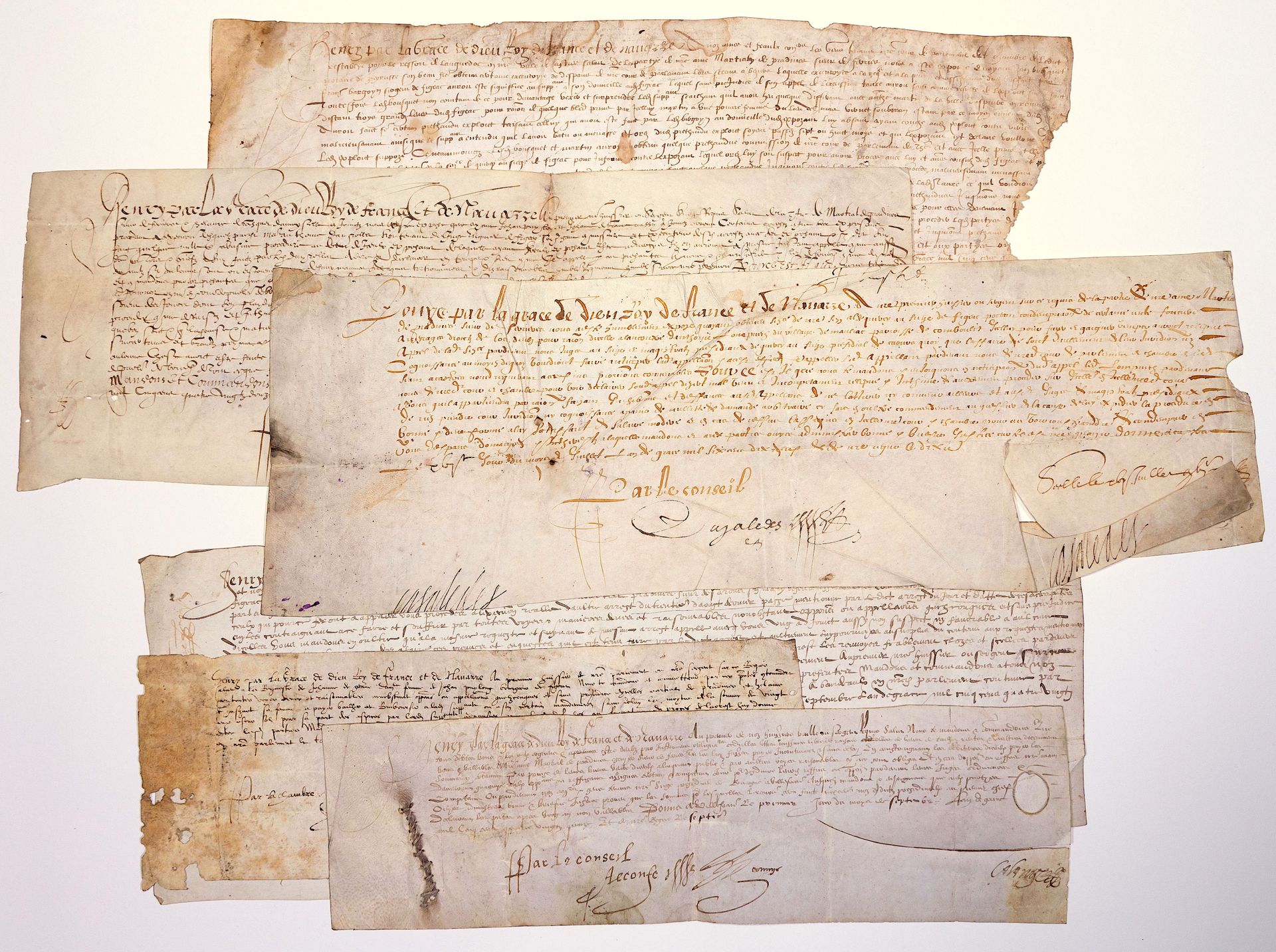 Null QUERCY.维尔里耶斯（TARN）的PRADINES勋爵家族。6份牛皮纸上的原始文件，涉及LOT、TARN和AVEYRON；日期为1591-1617&hellip;