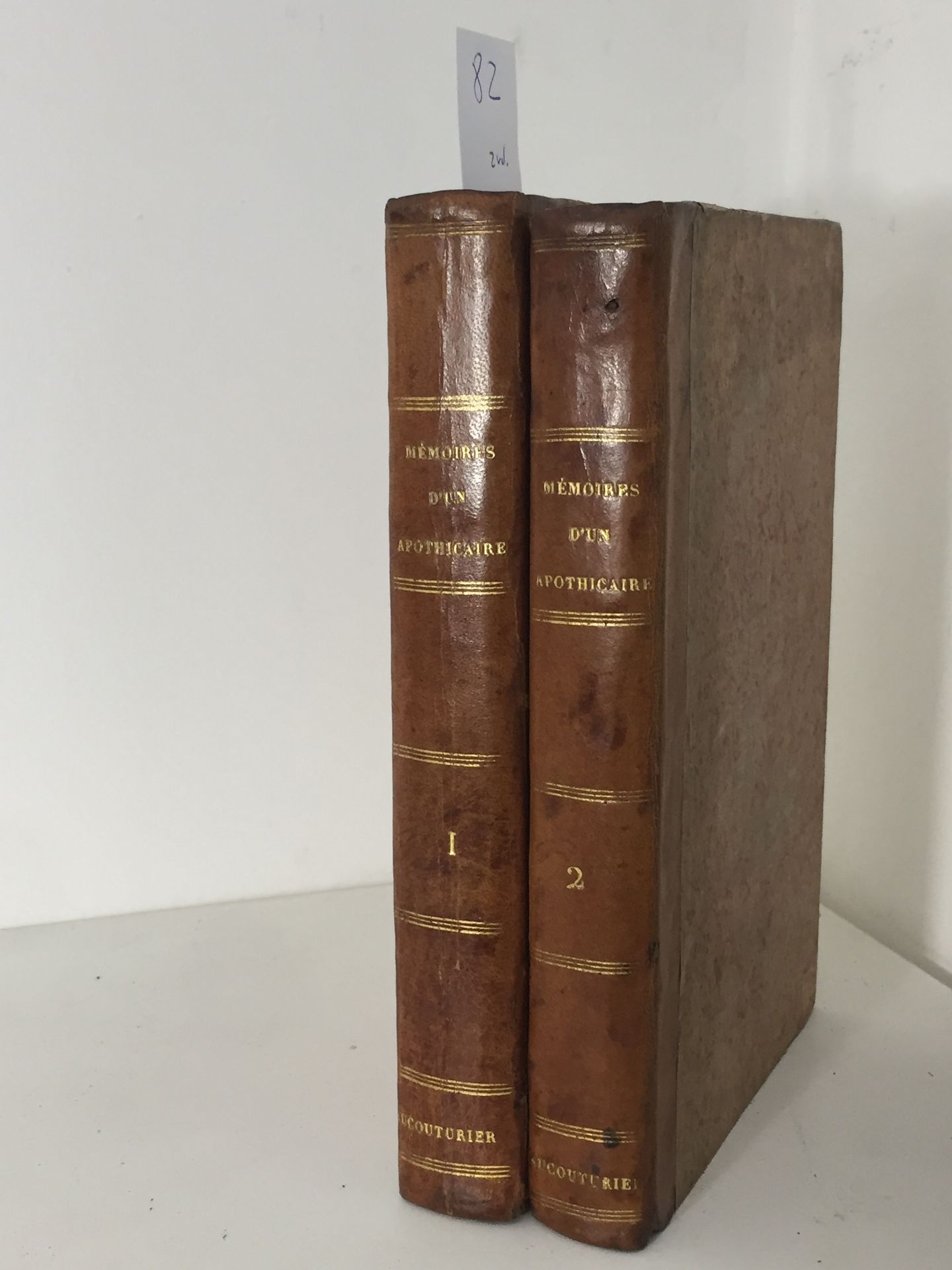 Null [卜拉兹-塞巴斯蒂安]一个药剂师关于1808年至1814年西班牙战争的回忆录。Ladvocat, 1828. 2卷，8开本，半棕褐色环氧树脂，光滑的书&hellip;