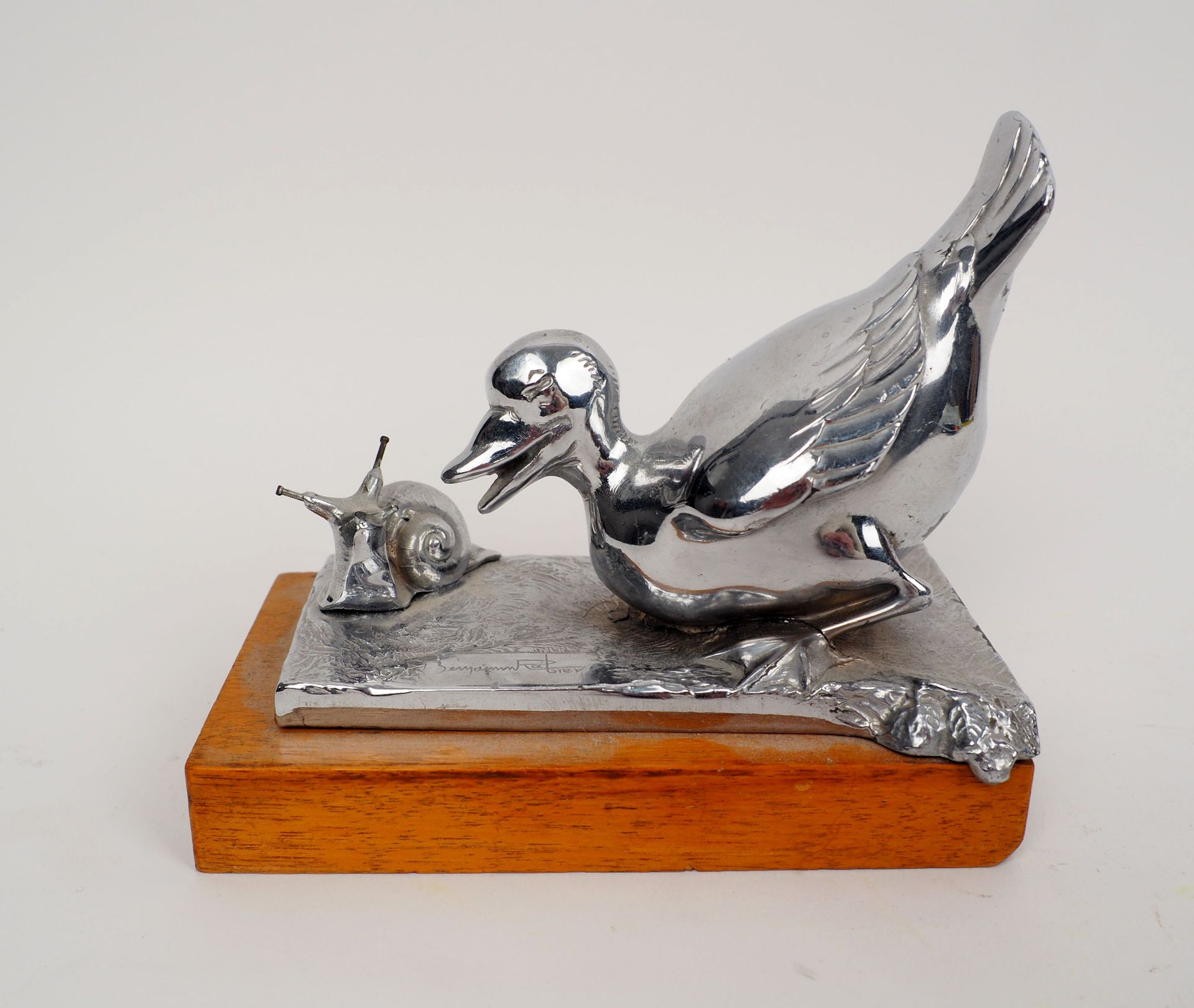 Null 拉比尔
代表一只鸭子和一只蜗牛的雕塑
在阳台上签名
金属14厘米
