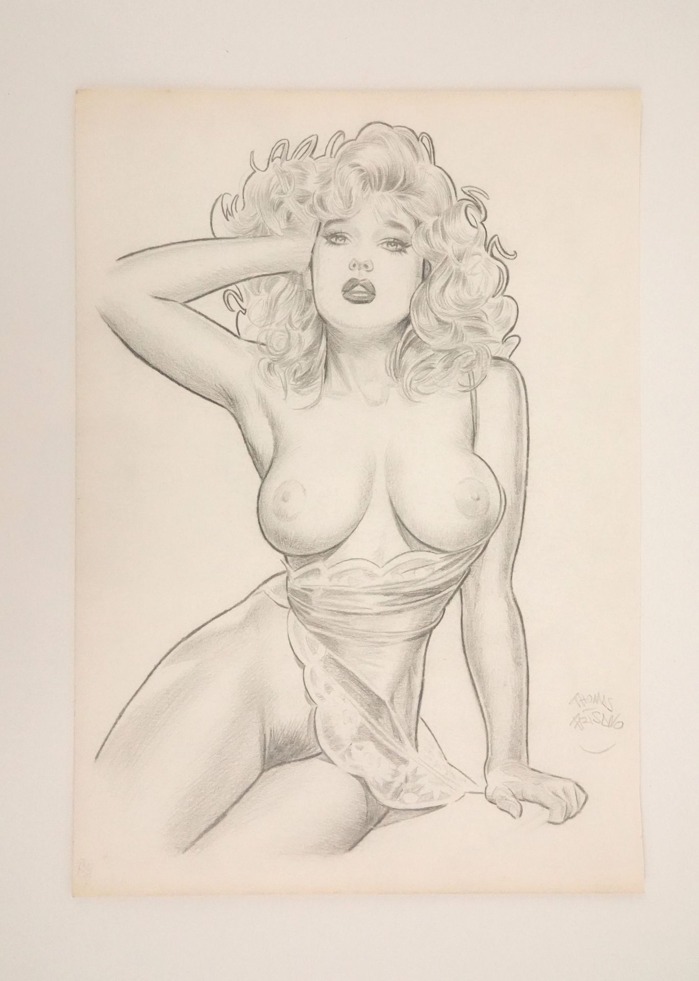 Null 弗里萨诺-托马斯
表现一个年轻裸体女人的插图
石墨画，右下角有签名
29 x 21 cm