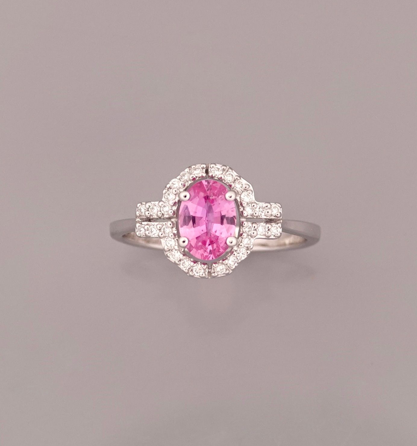 Null Ovaler Ring aus Weißgold, 750 MM, verziert mit einem ovalen rosafarbenen Sa&hellip;