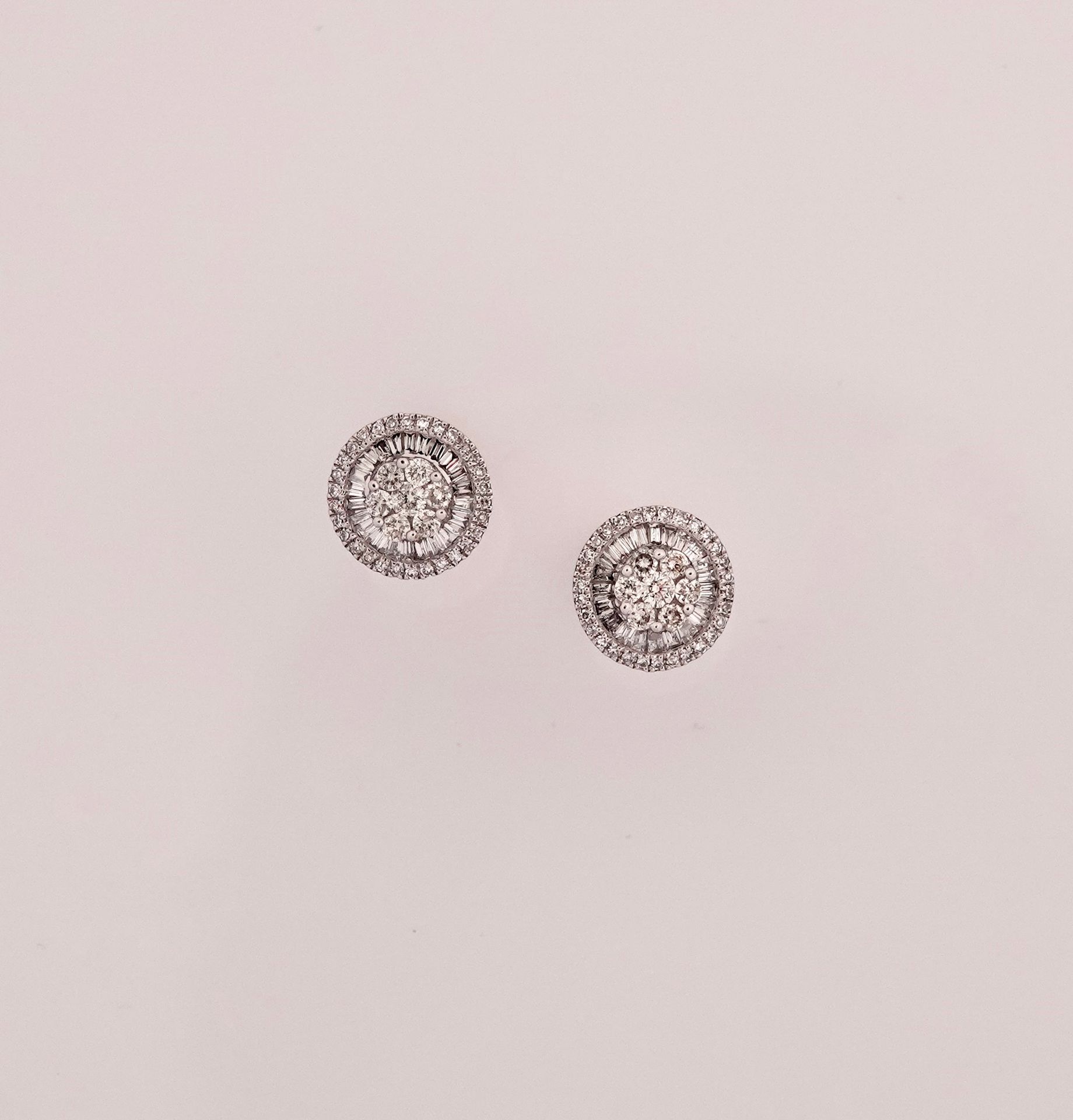 Null Earrings in white gold, 750 MM, set with round and trapezoid diamonds total&hellip;
