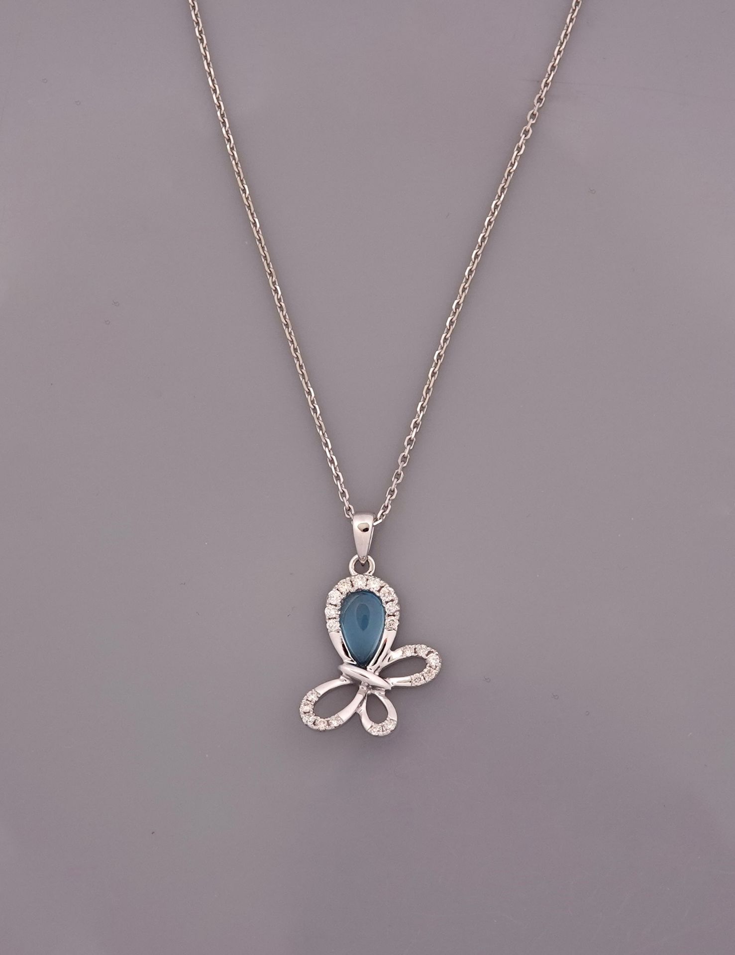 Null Butterfly chain and pendant in white gold, 750 MM, set with a blue cabochon&hellip;