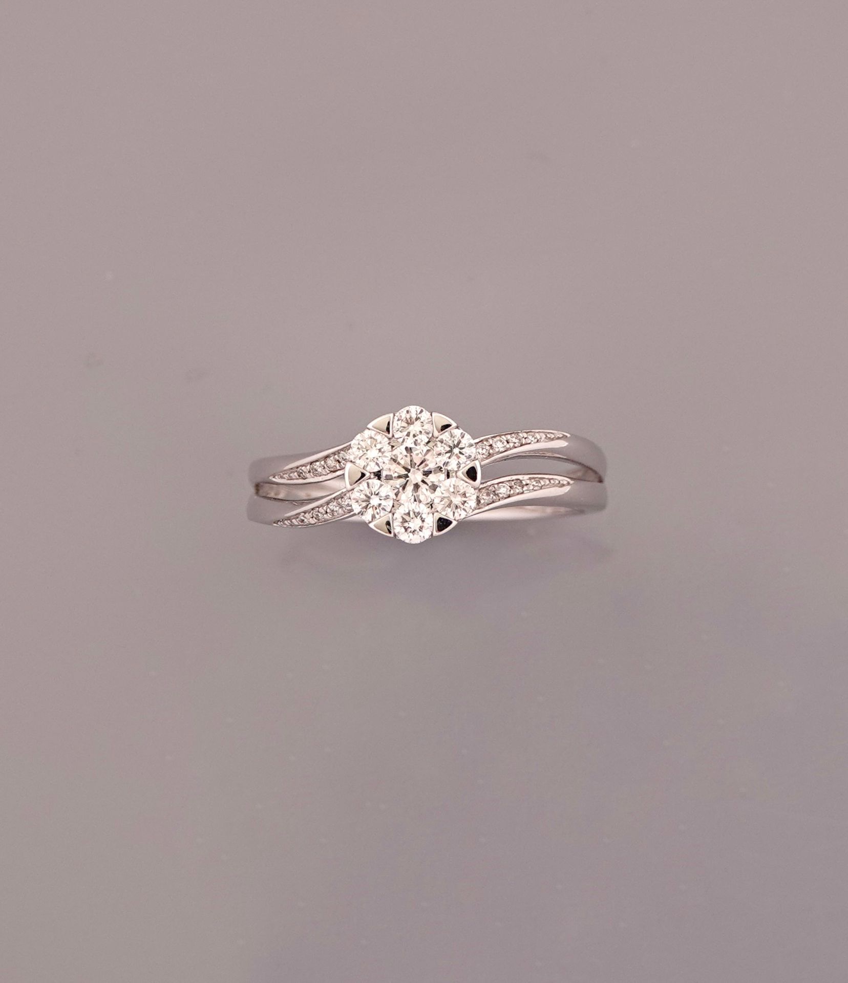 Null Ring Fleurette in Weißgold, 750 MM, mit Diamanten verziert insgesamt ca. 0,&hellip;