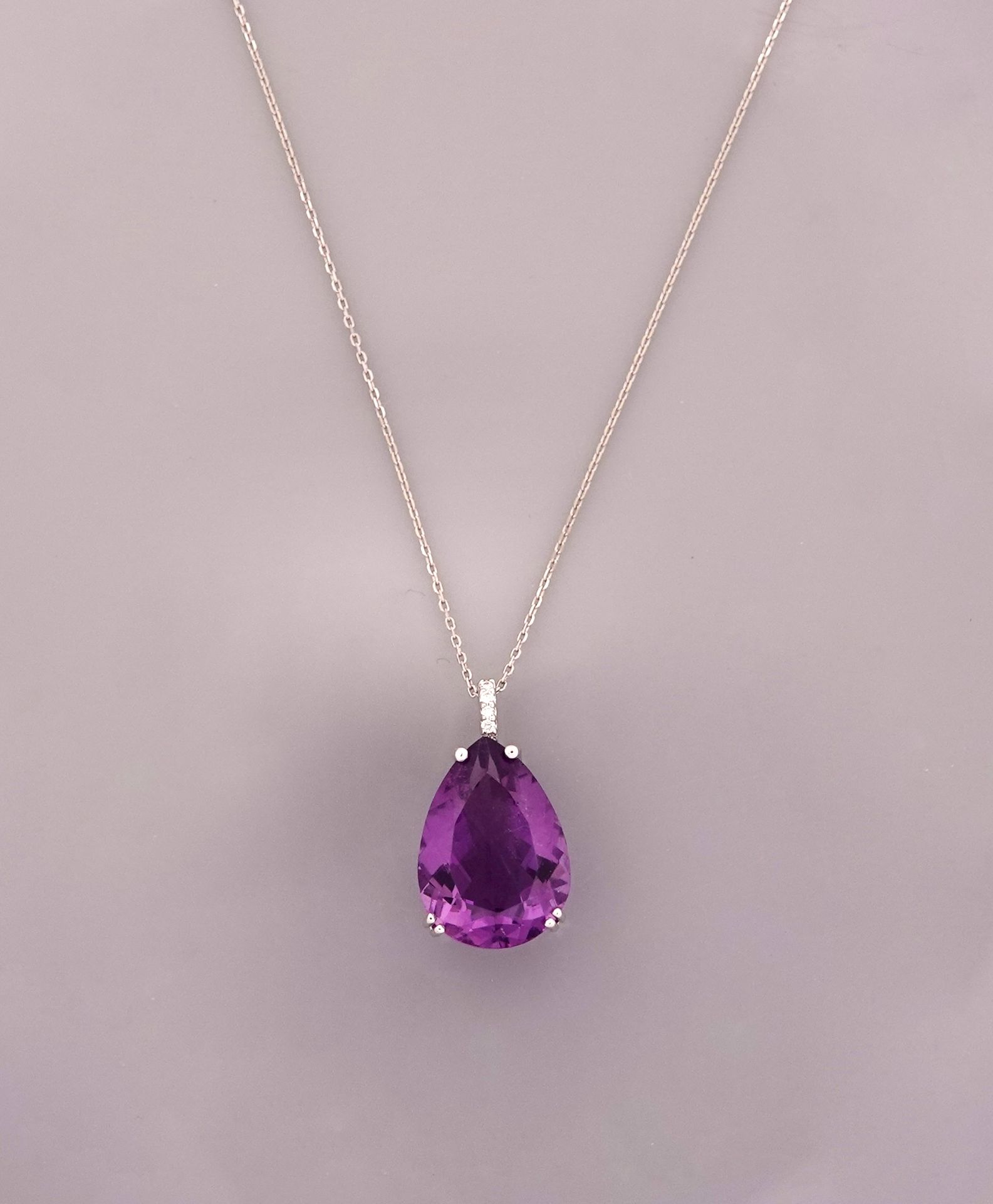 Null Chain and pendant in white gold, 750 MM, decorated with a pear-cut amethyst&hellip;