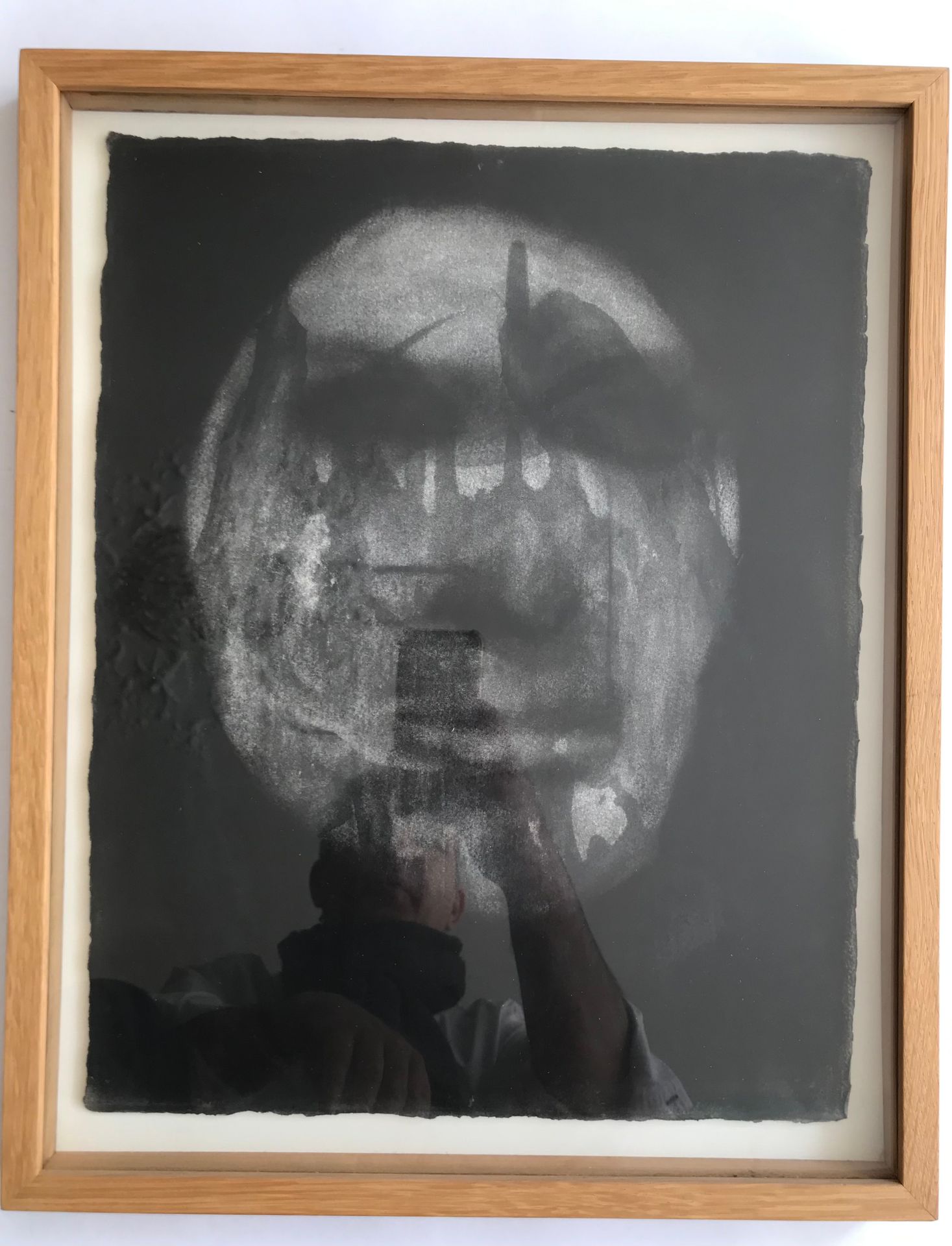 Null Anonyme 
Visage sur fond noir 
Aquarelle sur papier 
40 x 31 cm
