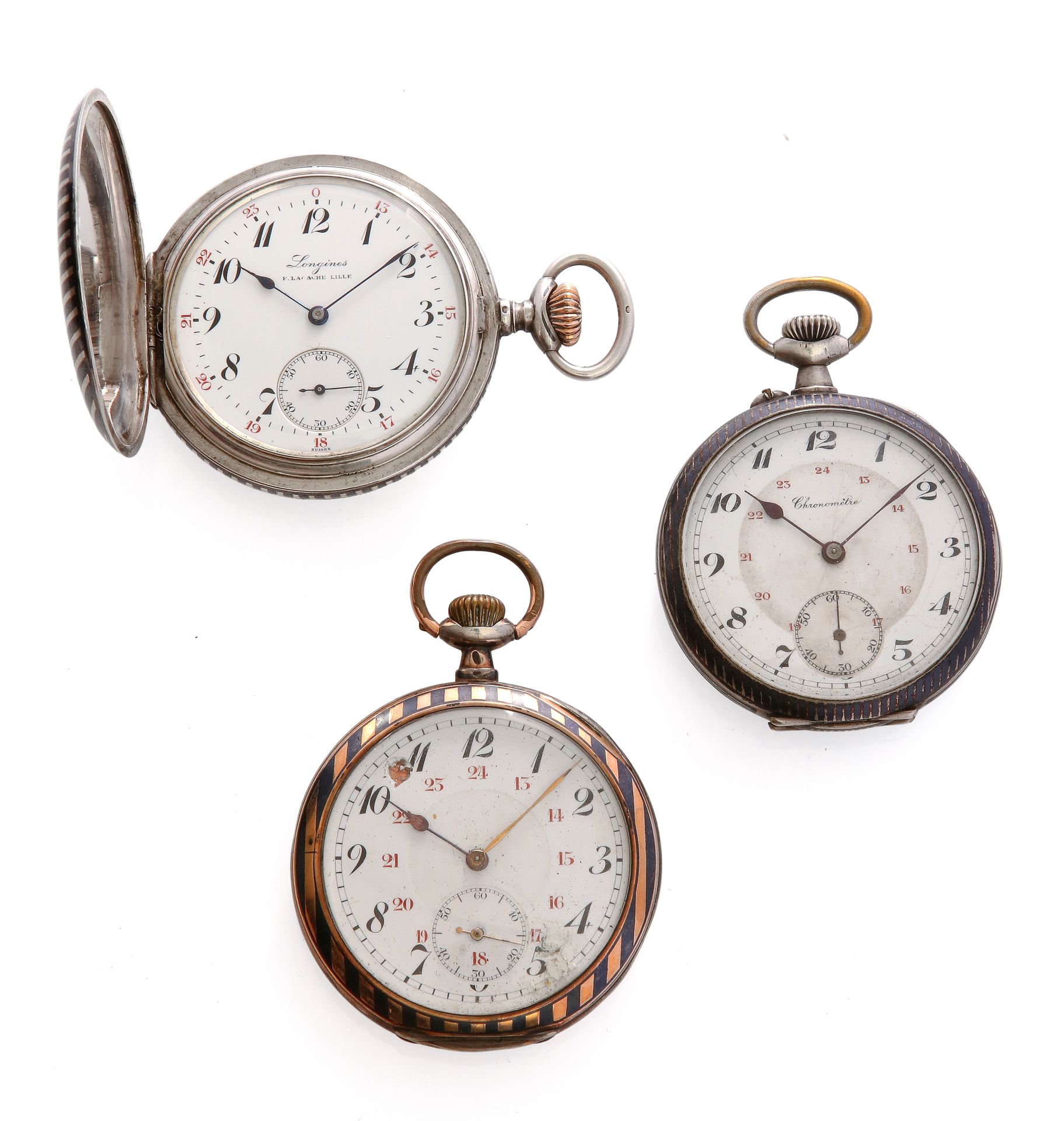 Null 一批3只银色和镀镍金属怀表，均为圆形表壳，珐琅表盘，机械机芯，包括为里尔经销商提供的浪琴表（事故）。 
这些手表按原样出售，不保证其功能。
