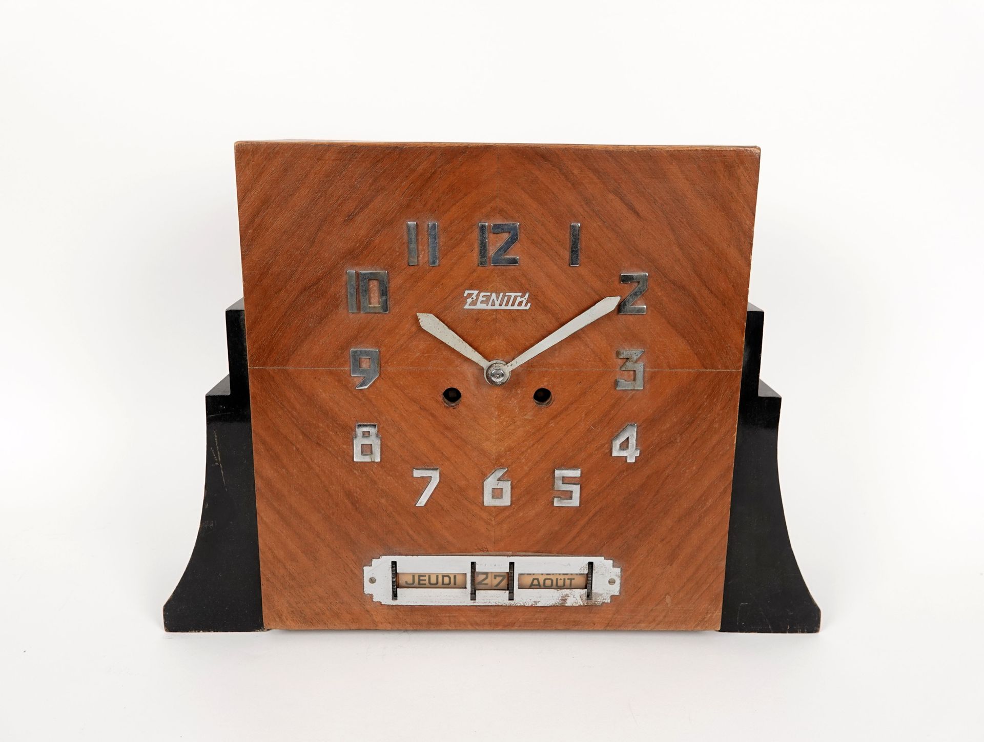Null Zenith
Wooden desk or mantel clock, applied Arabic numerals, sword-shaped h&hellip;