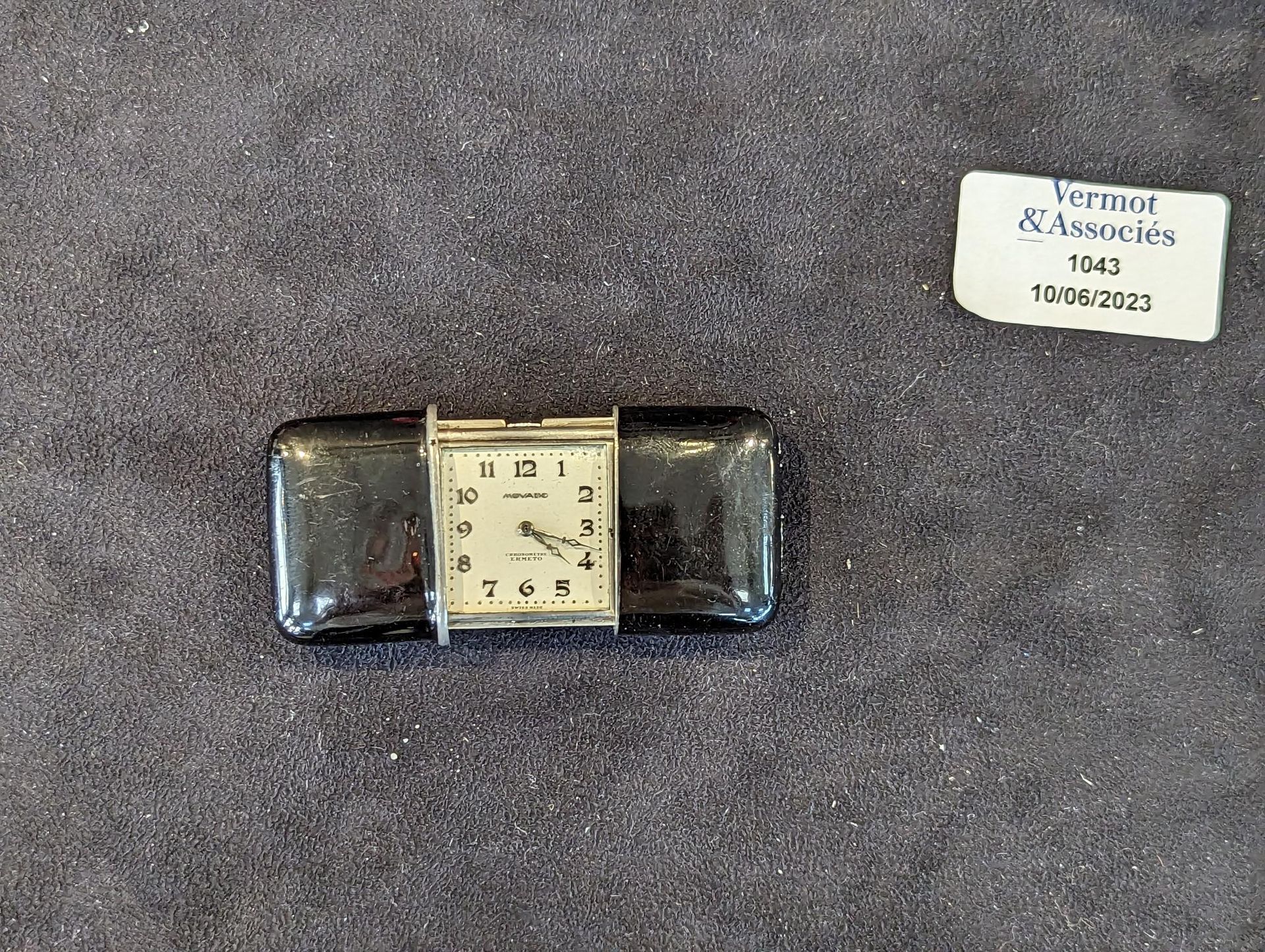 Null Movado
Emerto
Taschenuhr aus Silber 935 Tausendstel mit mechanischem Uhrwer&hellip;