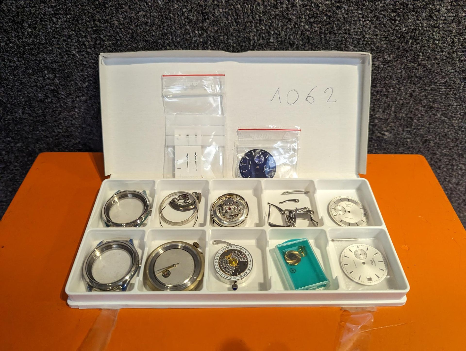 Null Zenith und Movado Box mit: 2 neuen Stahlgehäusen für Zenith Uhren (ref 90/0&hellip;