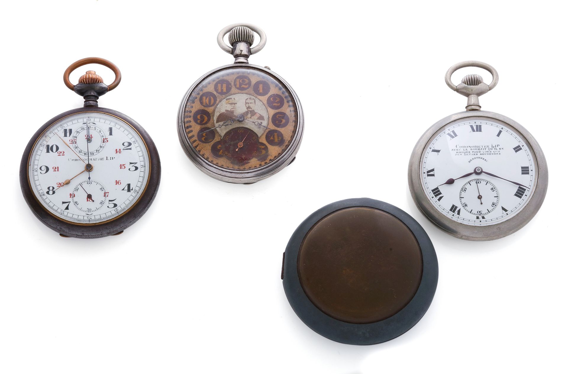 Null 一套3只LIP第一次世界大战纪念版金属怀表，都是圆形表壳，珐琅表盘，机械机芯。(意外事件)
包括一个金属手表保护器。 
这些手表按原样出售，不保证其功&hellip;