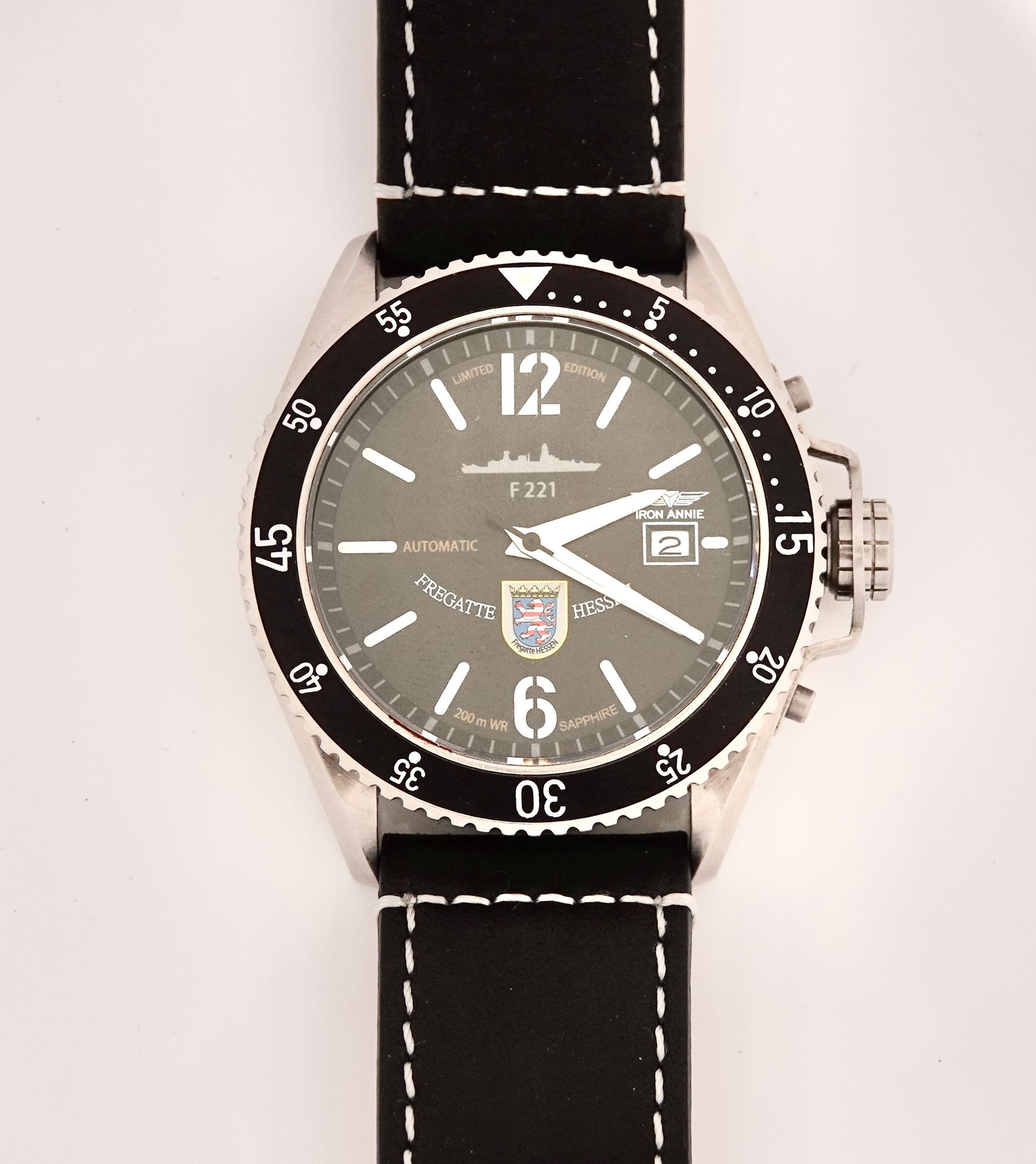 Null Fregatte Hessen
Steel diver's watch with automatic movement.
- Round case, &hellip;