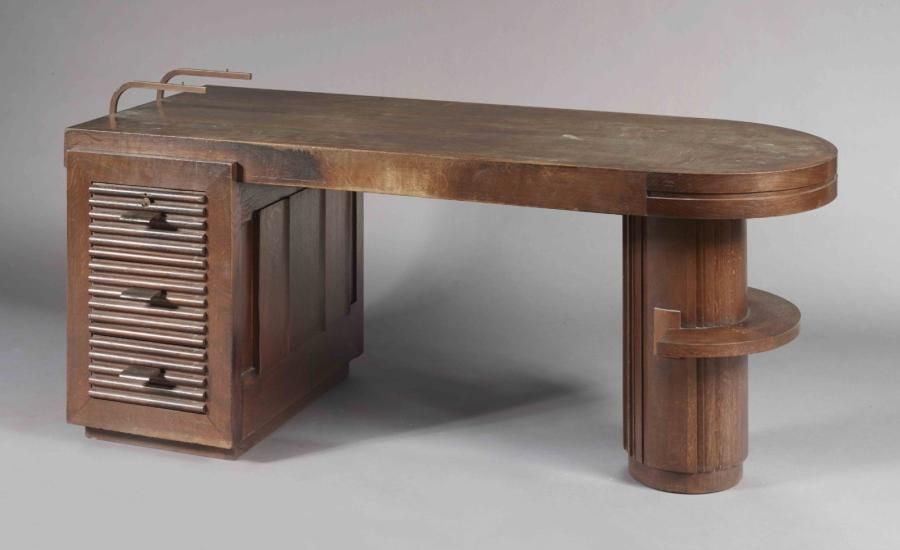CHARLES DUDOUYT (1885-1946) Bureau à caisson ouvrant par trois tiroirs en chêne &hellip;