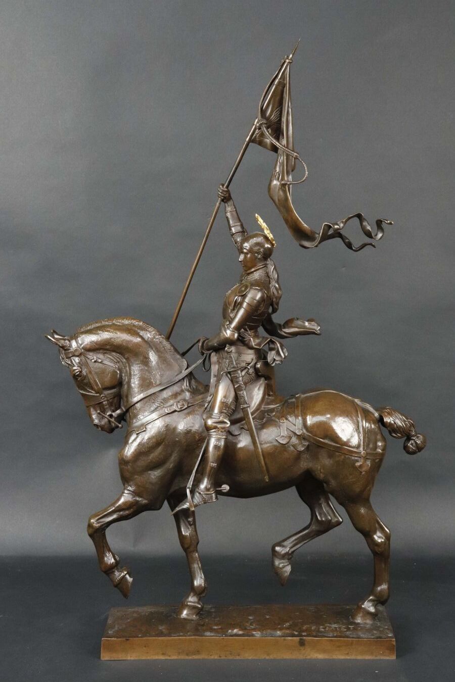 Null Emmanuel FREMIET (1824-1910)
"Jeanne d'Arc à cheval", bronze à patine brune&hellip;