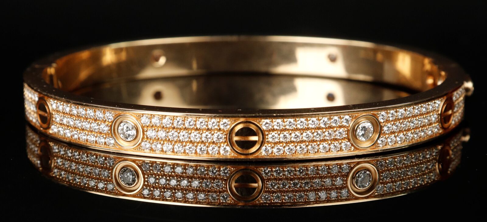 Null CARTIER
Love" rigid bracelet in 18 k rose gold, paved with diamonds on thre&hellip;