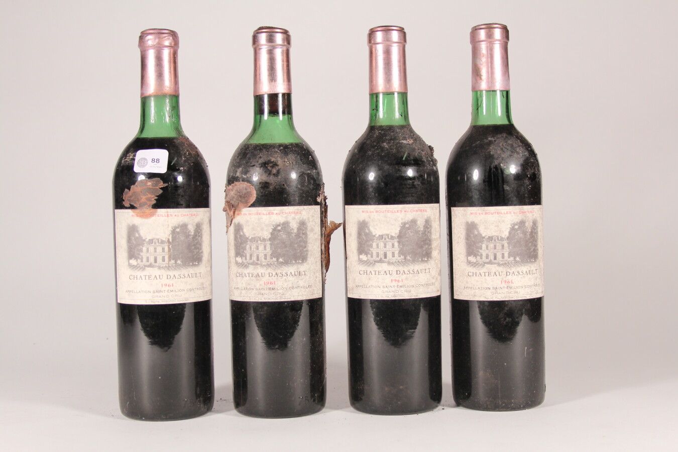 Null 1961年--达索酒庄

圣埃米利永--4瓶（包括1个展览会）。