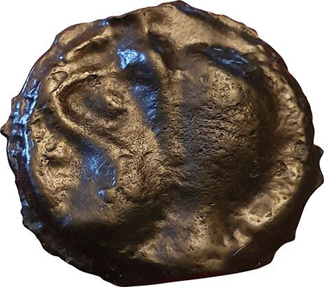 Null Senons. 1. Jh. V. Chr. Potin mit großem behelmten Kopf. 3,73grs. D.T. 2646.&hellip;
