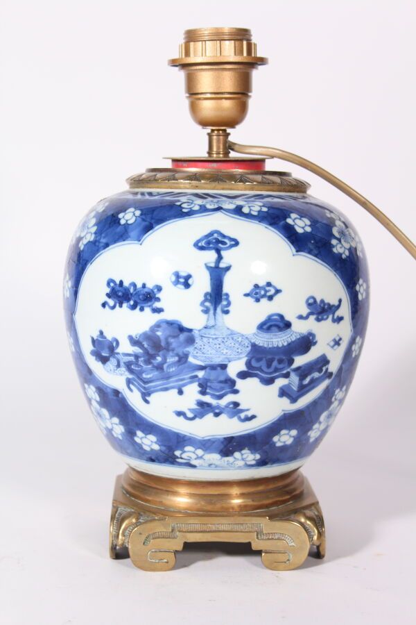 Null Porcelain lamp base with blue and white Buddhist attributes, gilt bronze mo&hellip;