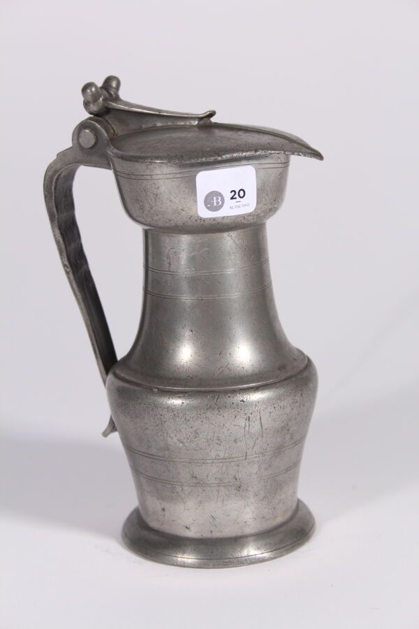 Null BORDEAUX - 肩部的水壶，带橡子的水壶，Etienne SOULIGNAC的冲孔，1763/1805，以及带C冠的控制装置/1736。高度：1&hellip;
