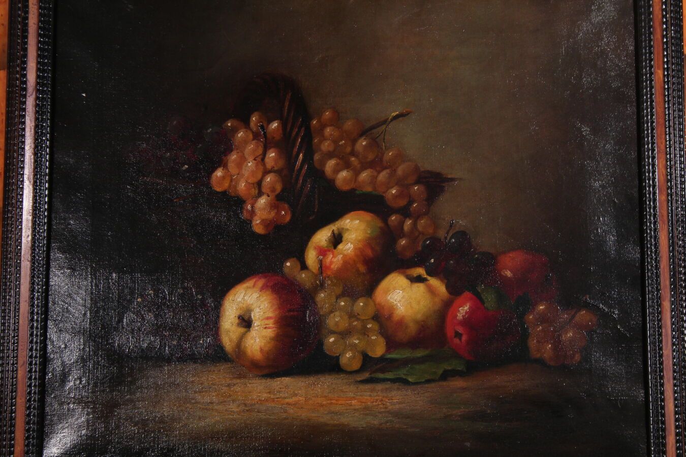 École Fin XIXème 
"Composition aux pommes et raisins" 
Huile sur toile 
46 x 55 &hellip;