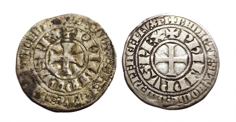 Null 腓力四世，1285-1314年。一批两个圆O和长O的Gros Tournois。 VG+。