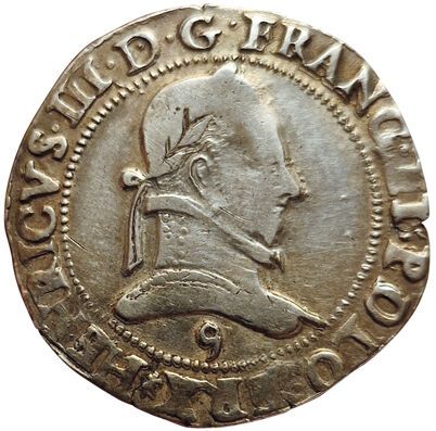 Null Henri III. Franc au col plat. 1578 Rennes. 13,85grs. Gad.496 ( R ). TB+