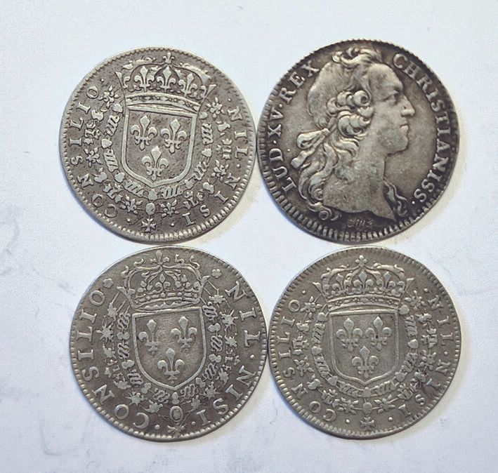 Null 路易十四和十五。4枚银币：国王委员会1625年，1656年，1659年，战争勋章1757年。 VG+和TTB