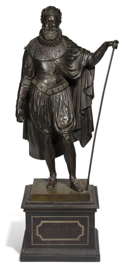 Null 代表亨利四世的大型青铜像，带有棕色铜锈*。
代表亨利四世的全长；在黑檀木底座上，有黄铜圆角。
复原时期。
高：59厘米。