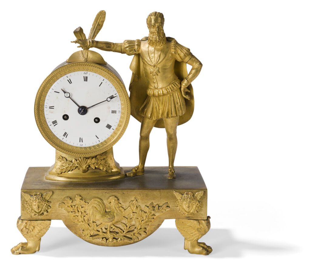 Null 亨利四世的鎏金铜钟*。
底部装饰有公鸡和水星的头像，靠在爪子脚上。
复原时期。
高：26厘米，宽：21厘米，长：11厘米。
(小事故和磨损)