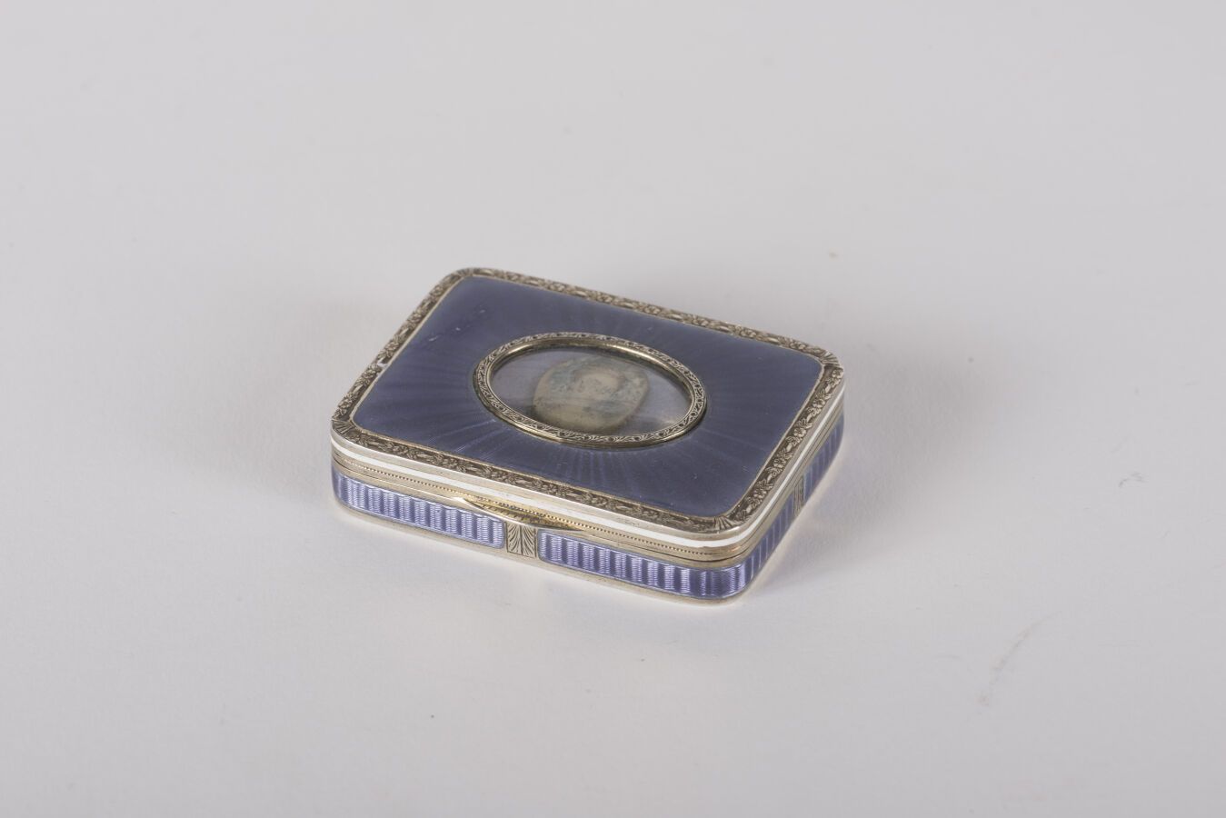 Null Caja rectangular de plata de 935 milésimas con decoración guilloché esmalta&hellip;