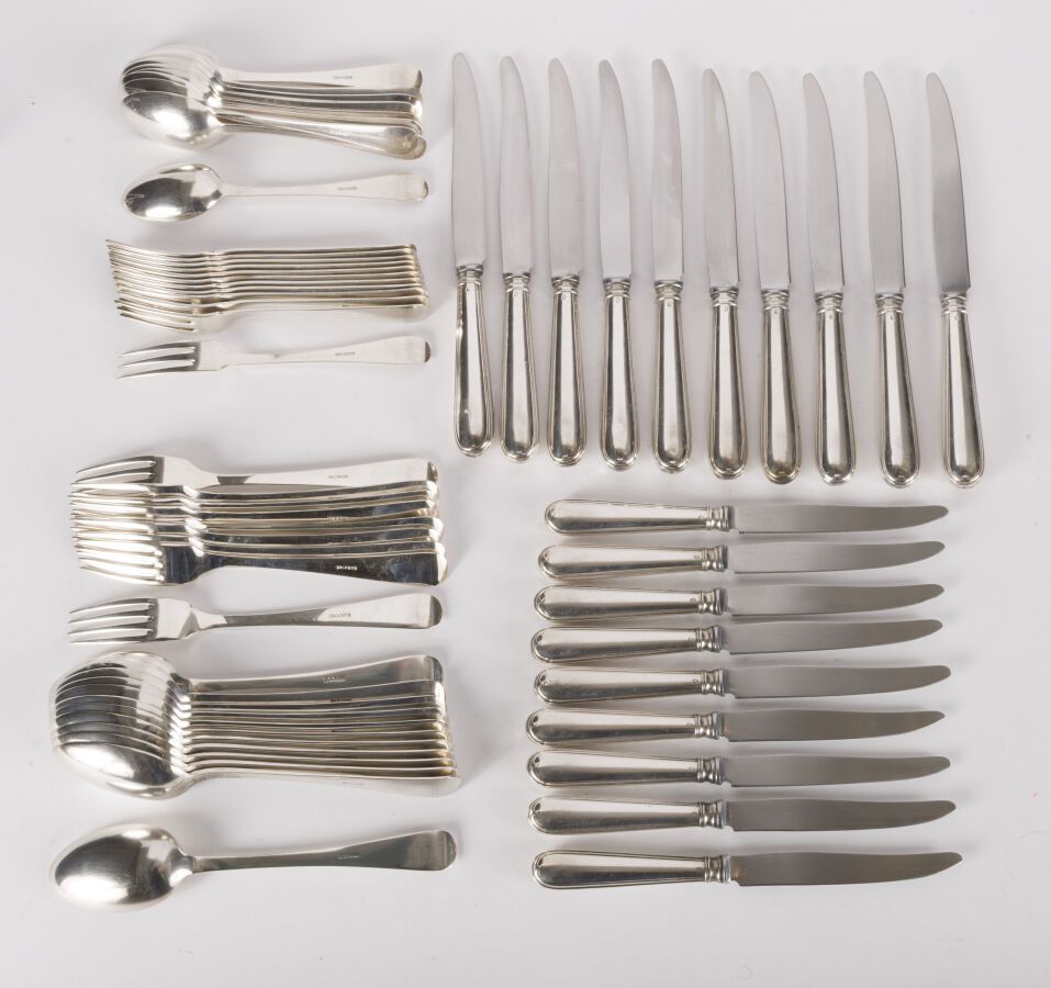 Null Set of silver-plated cutlery: nine small and ten large knives, twelve three&hellip;