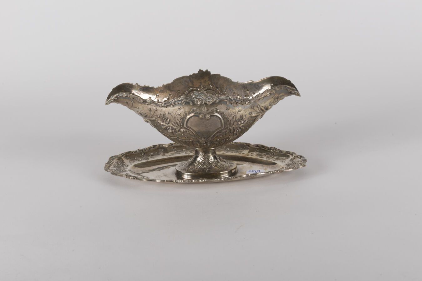 Null Sauceboat and its dormant in silver with embossed and chased decoration of &hellip;