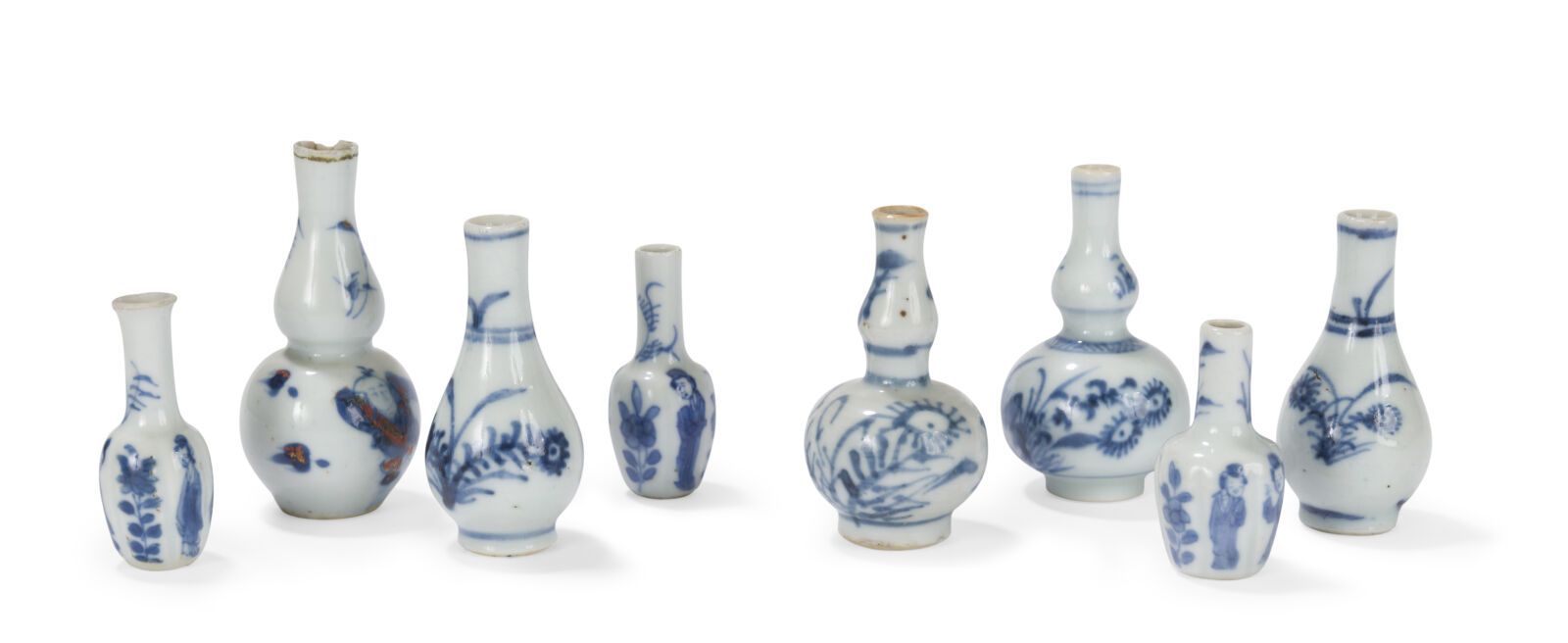 Null 十四件青花瓷微型花瓶
中国，康熙时期（1662-1722年）
其中六件为双葫芦形，饰以妇女和各种花卉；小事故
H.从4,8到7,8厘米

狀況報告:
&hellip;