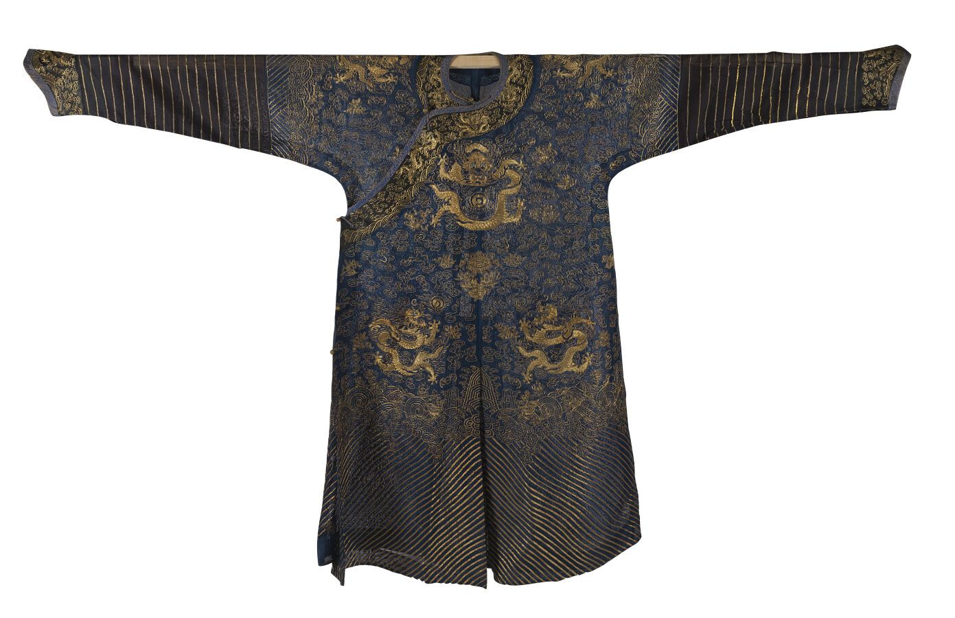 Null Abito estivo in garza ricamata blu
Cina, periodo Guangxu (1875-1908) 
Decor&hellip;