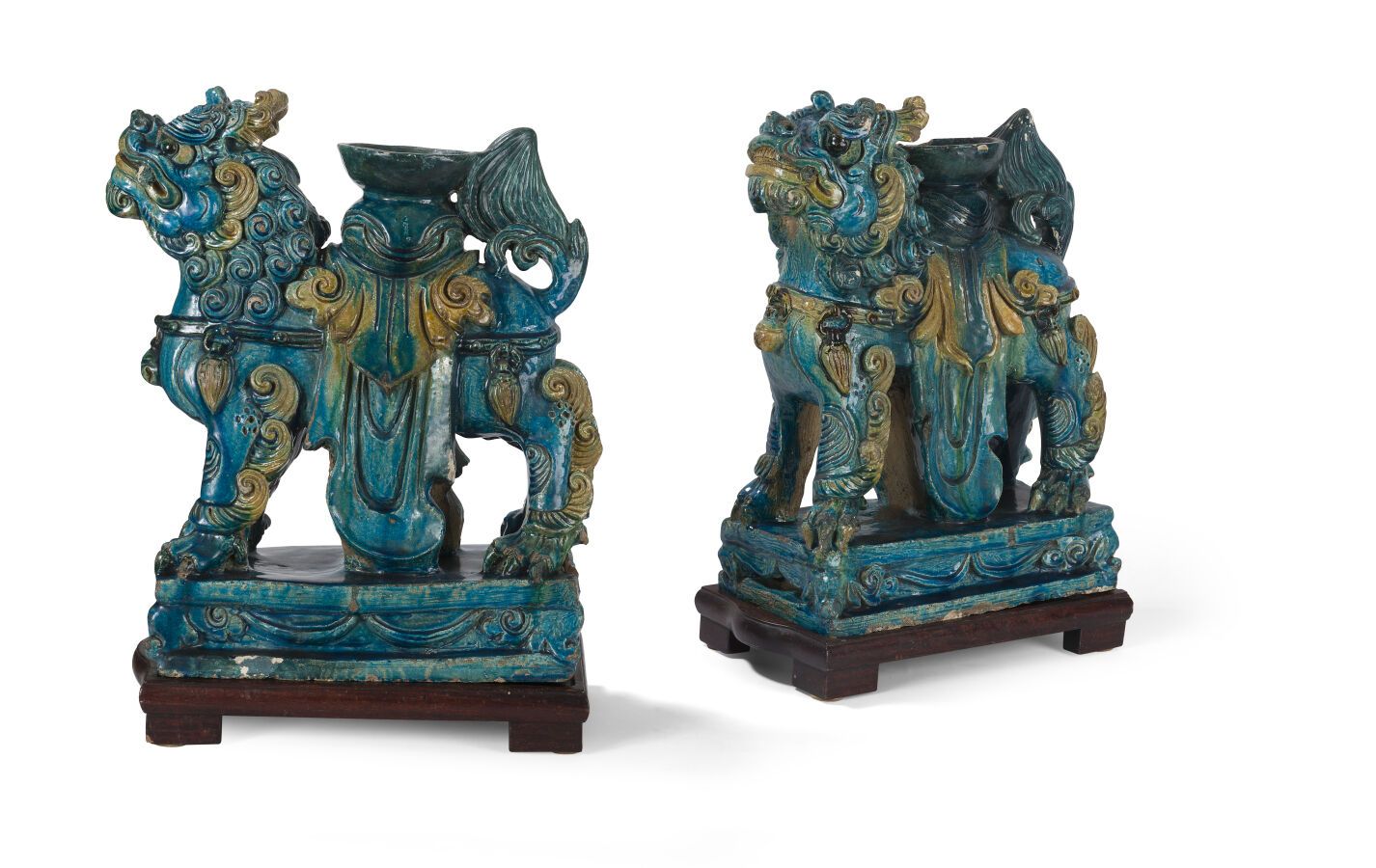 Null Pareja de candelabros de león budista 
China, siglo XVII
H. 39 cm
(Pequeños&hellip;