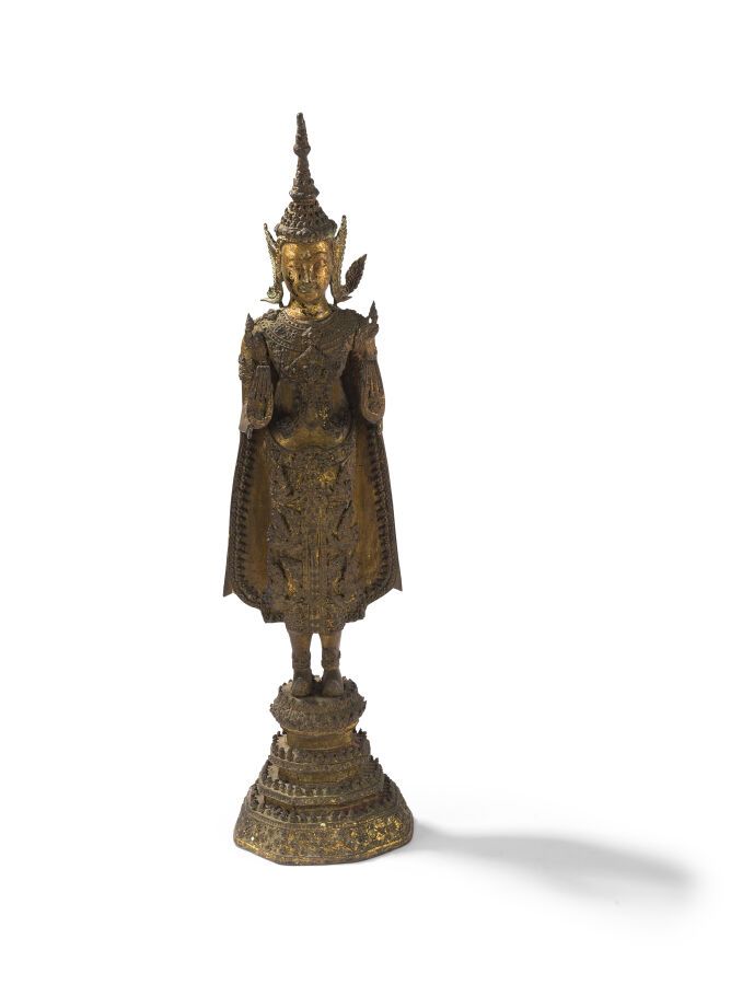 Null BUDDHA STATUE IN GOLD LACQUERED BRONZE
Thailand, 
late 19th-early 20th cent&hellip;