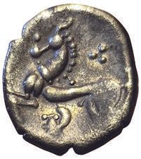 Null Santoni / Centro Occidente. II-I secolo a.C. Dracma con corona a forma di c&hellip;