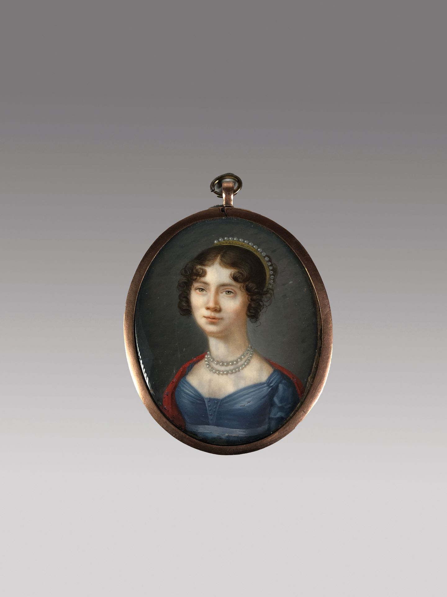 Null Ecole française vers 1800 

Portrait de femme au diadème de perles. 

Minia&hellip;