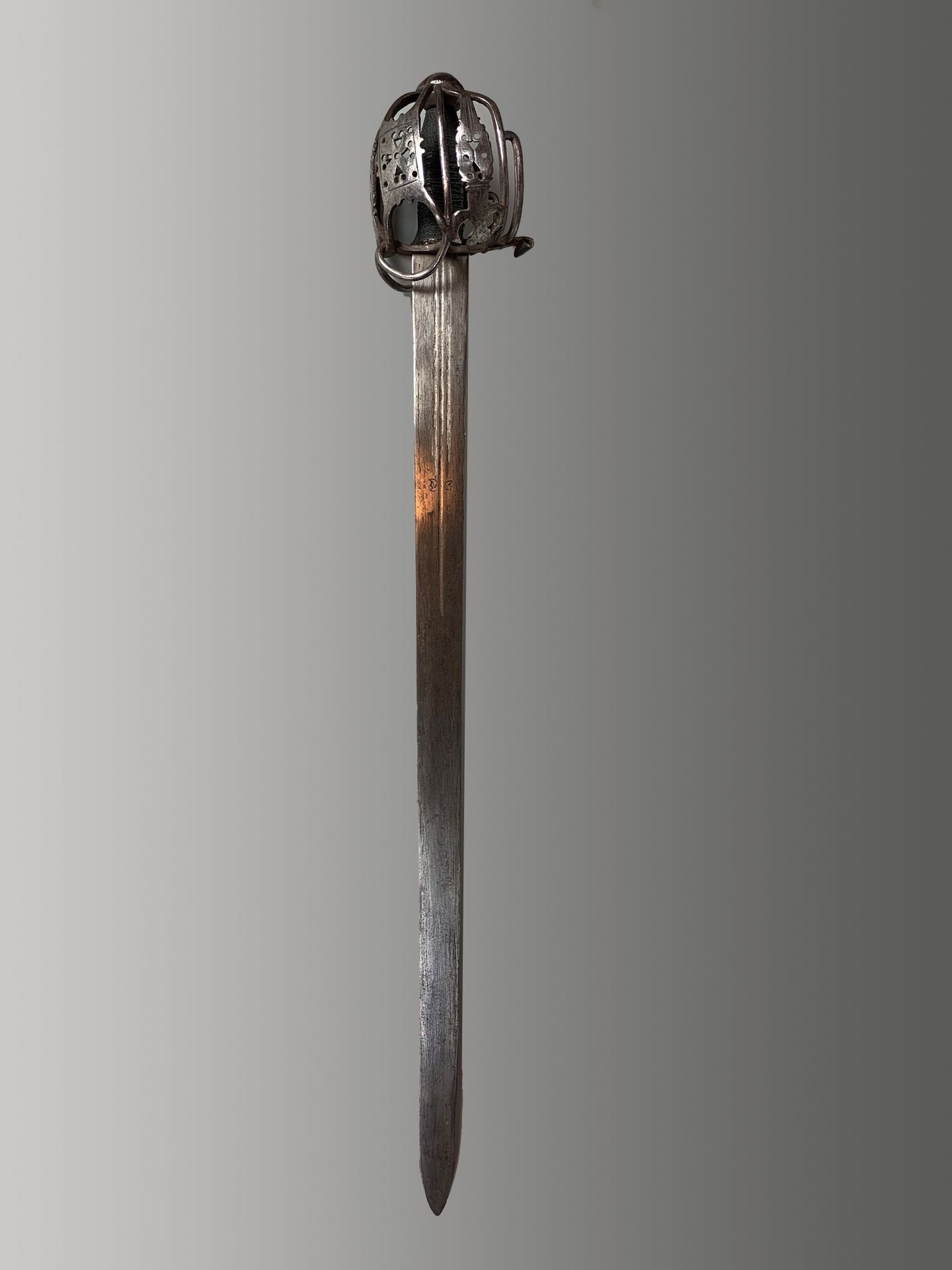 Null Forte épée à coquille enveloppante en fer repercé à nombreuses branches et &hellip;