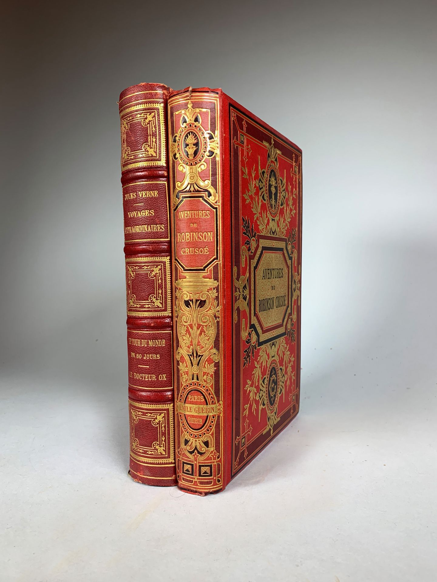 Null Lot de deux livres :

- Jules Vernes, Voyage extraordinaire, Le Tour du Mon&hellip;