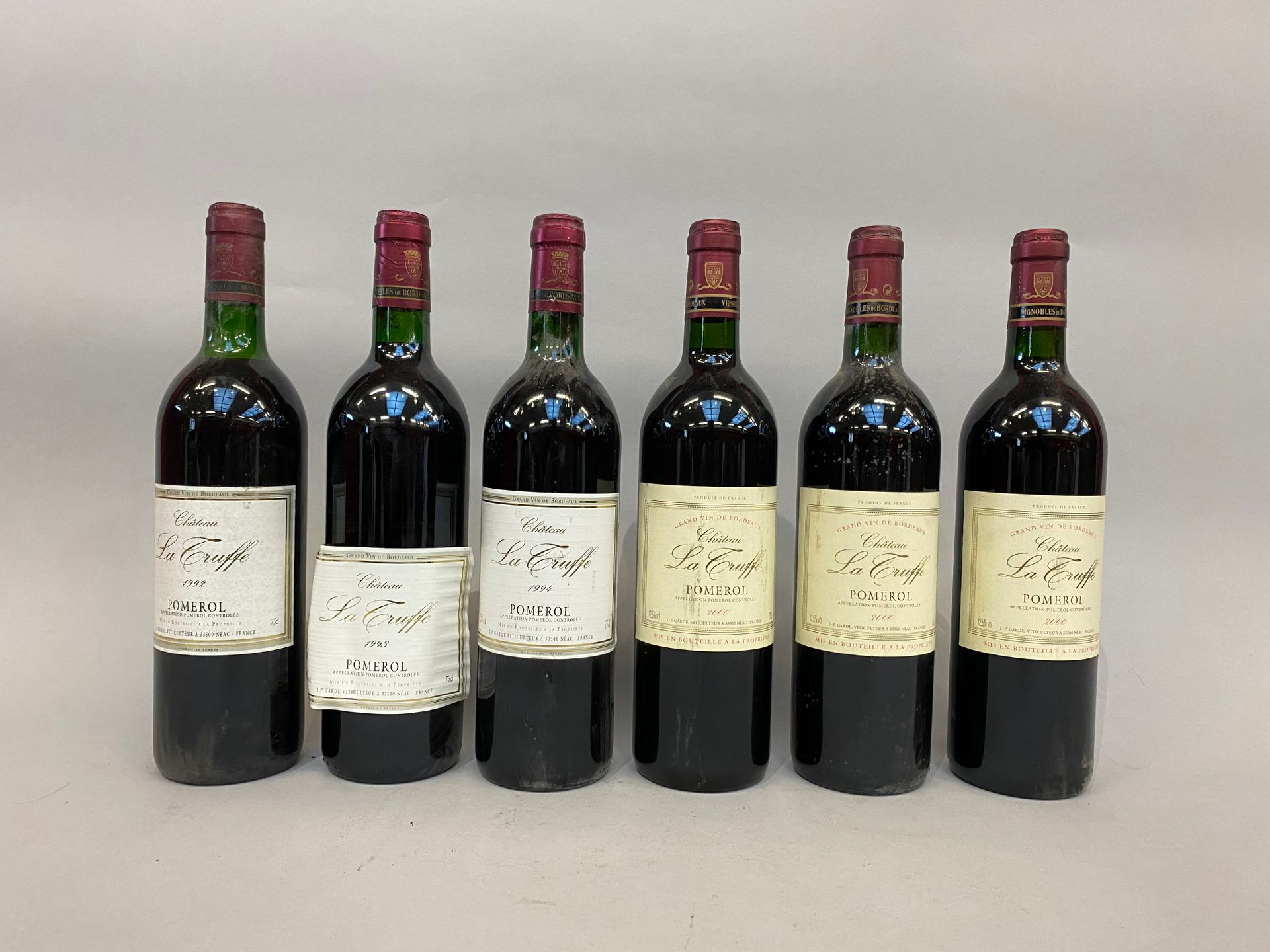 Null 
Lot de six bouteilles : Château La Truffe, Pomerol, Garde, 1992, 1993, 199&hellip;