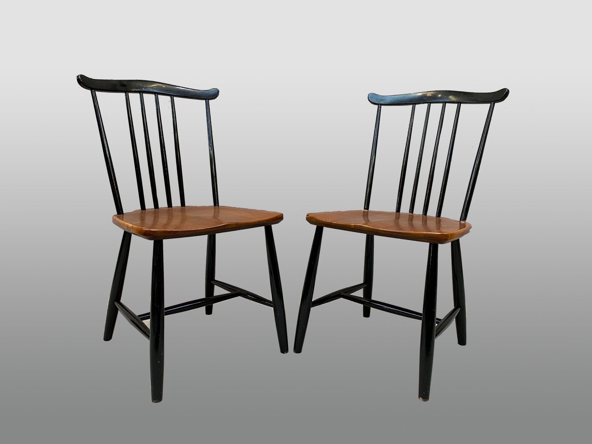 Null HAGAFORS

Paire de chaises en bois naturel et bois noirci.

Suède, années 1&hellip;