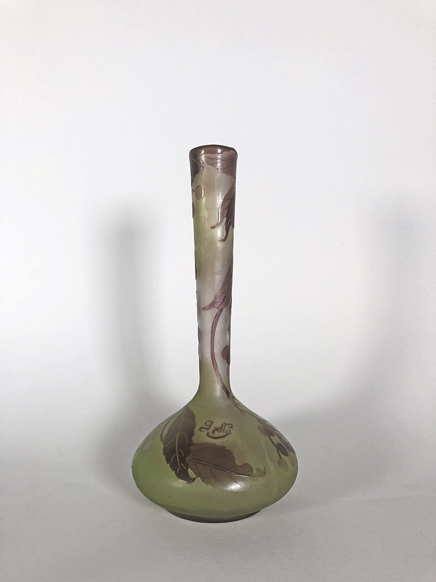 Null GALLE

Vase soliflore à long col en verre multicouche gravé à l'acide de fe&hellip;
