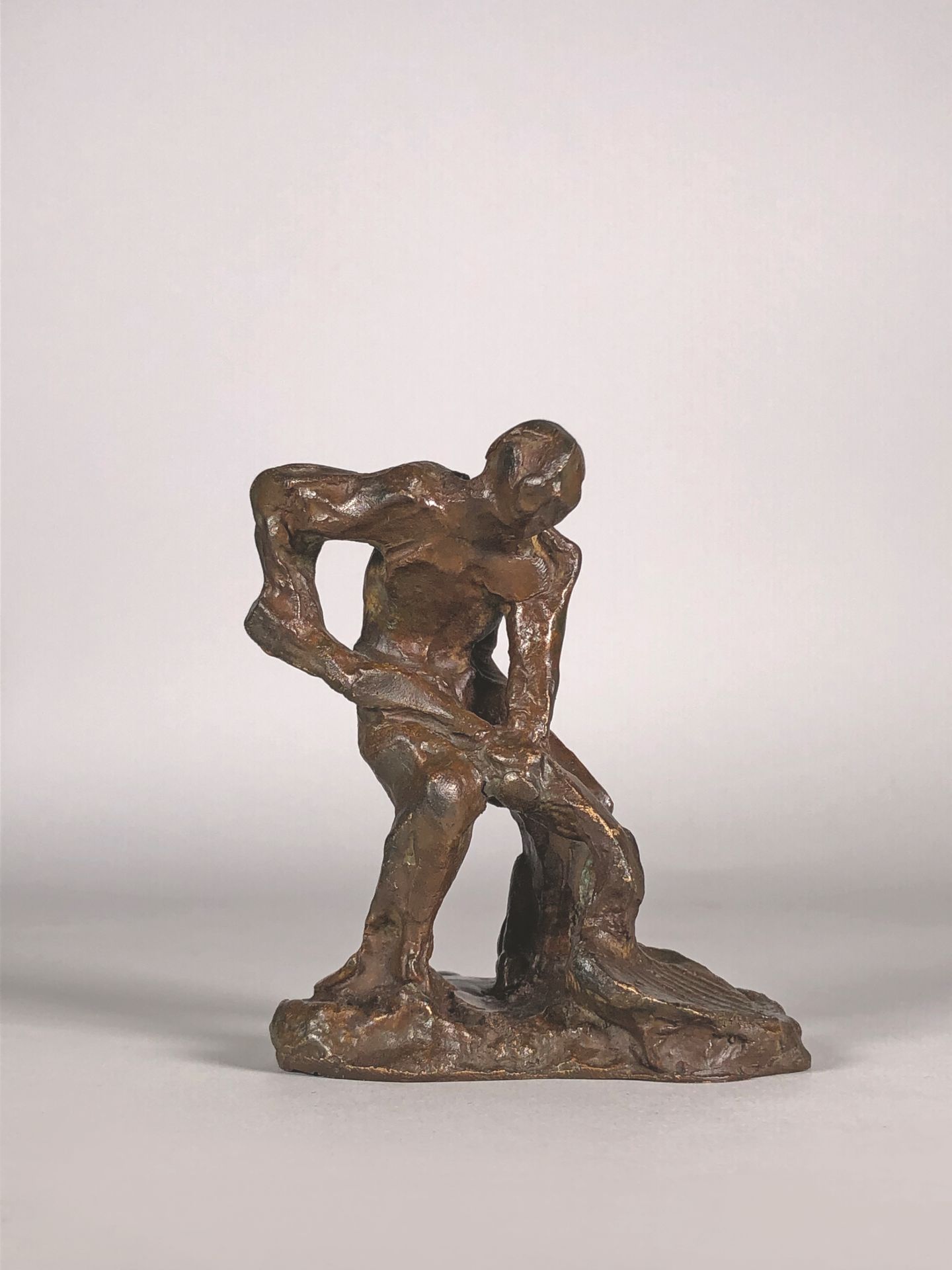 Aimé-Jules DALOU (1838-1902) 
Le terrassier chargeant. 
Rare épreuve en bronze à&hellip;