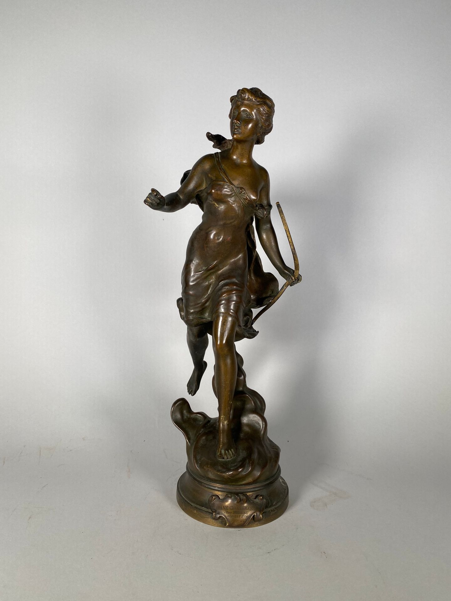 Hippolyte MOREAU (1852-1927) 
"Diane chasseresse". 
Epreuve en bronze à patine b&hellip;