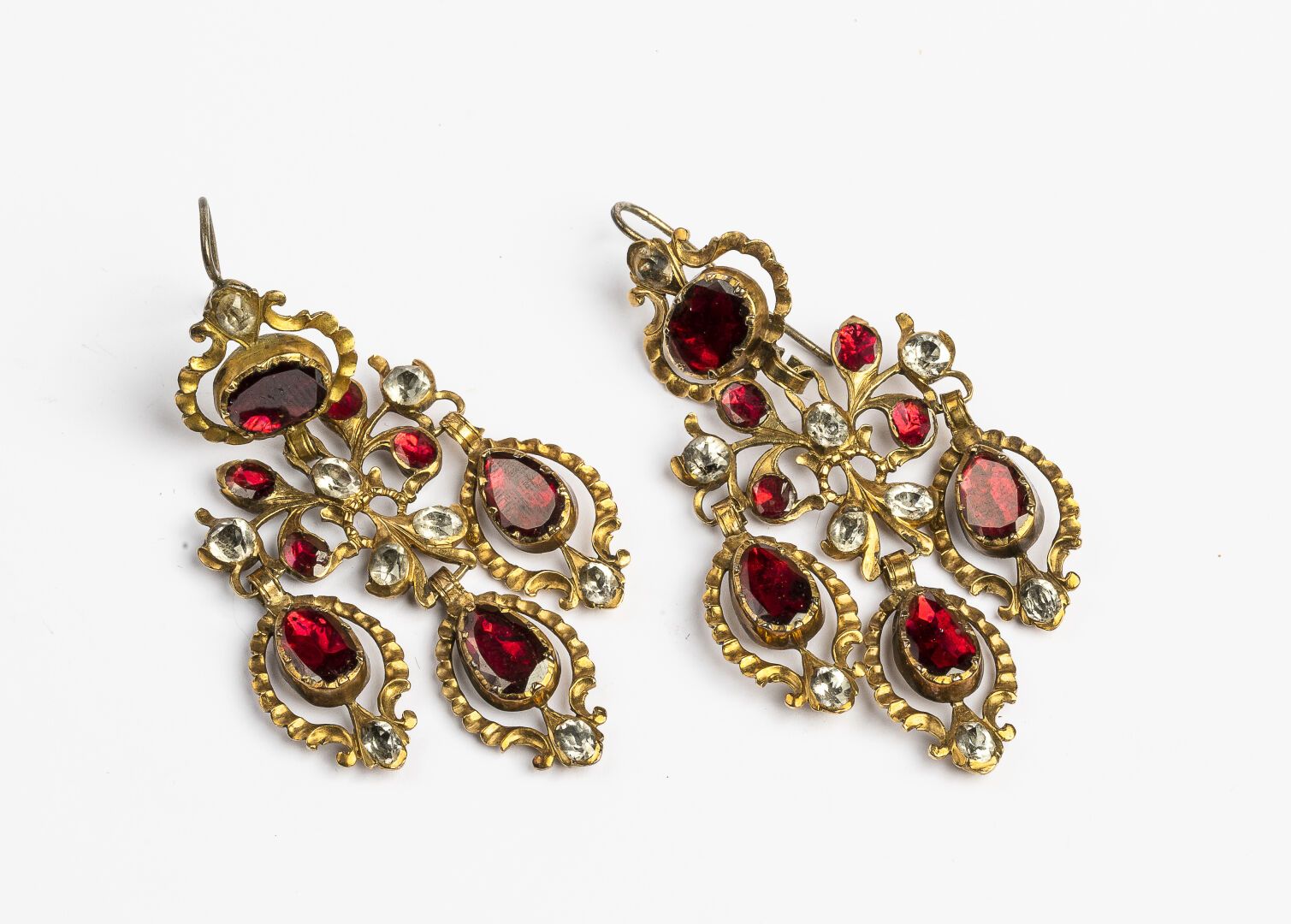 Null 
PAIR OF EARRINGS GIRANDOLES 




In 585°/°° gold and silver




With folia&hellip;